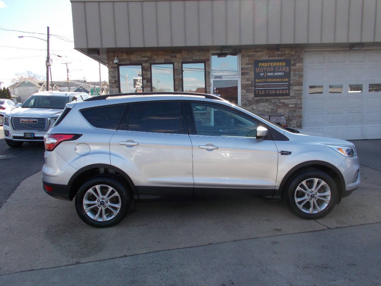 Used 2018 Ford Escape SE image 2