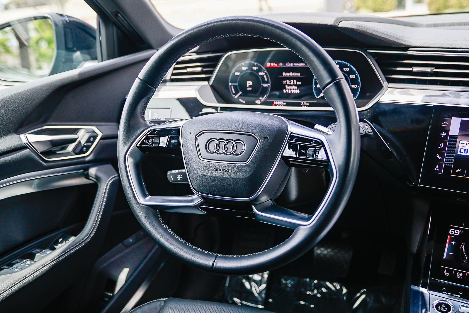 Used 2024 Audi Q8 e-tron Premium Plus AWD/4WD image 16