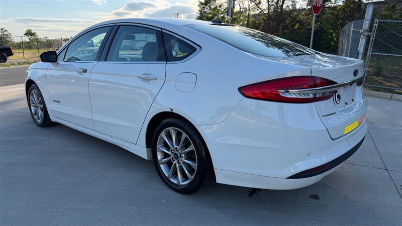 Used 2017 Ford Fusion SE w/ Equipment Group 602A FWD image 3