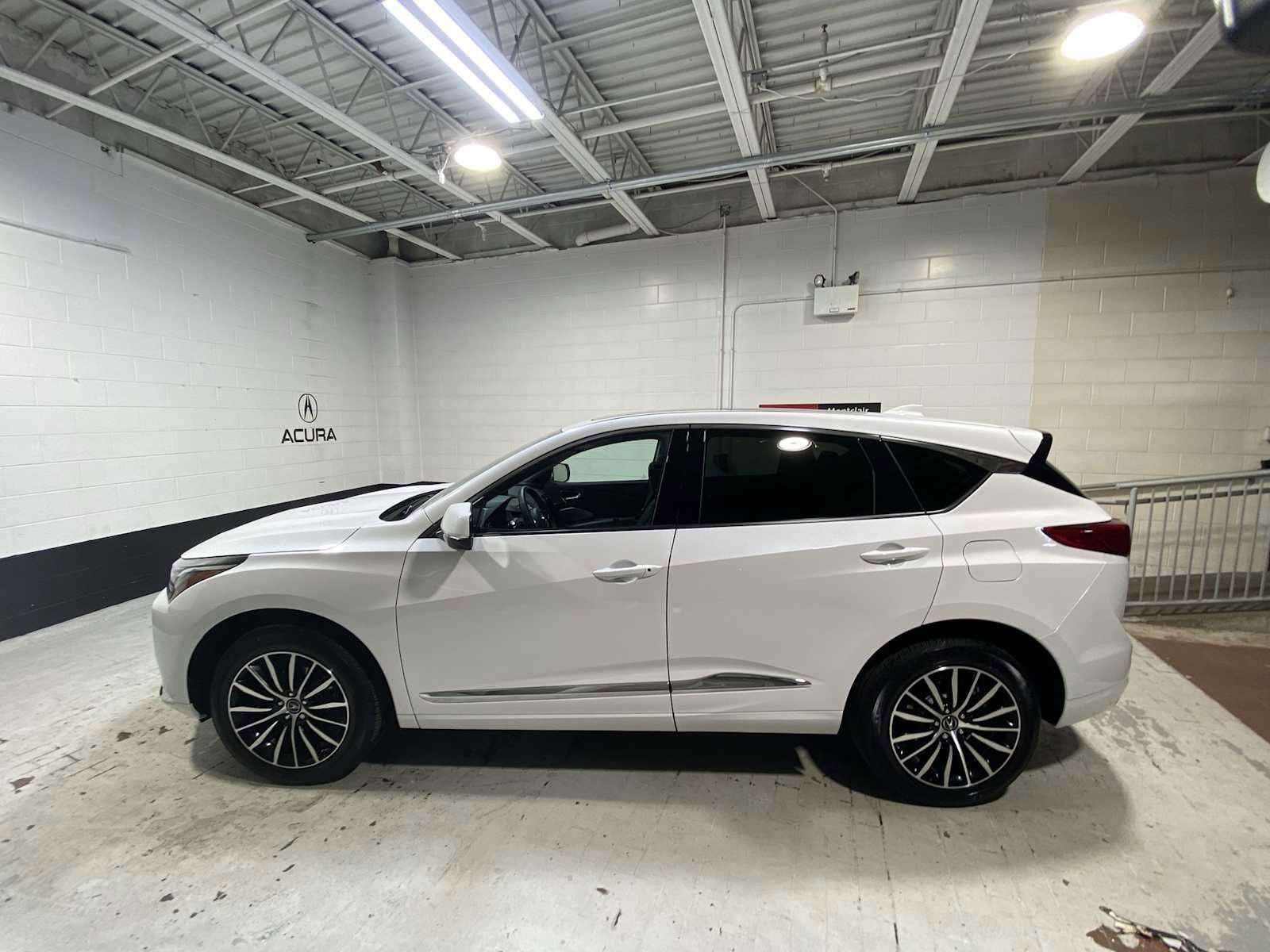 Certified 2025 Acura RDX SH-AWD w/ Advance Package image 3