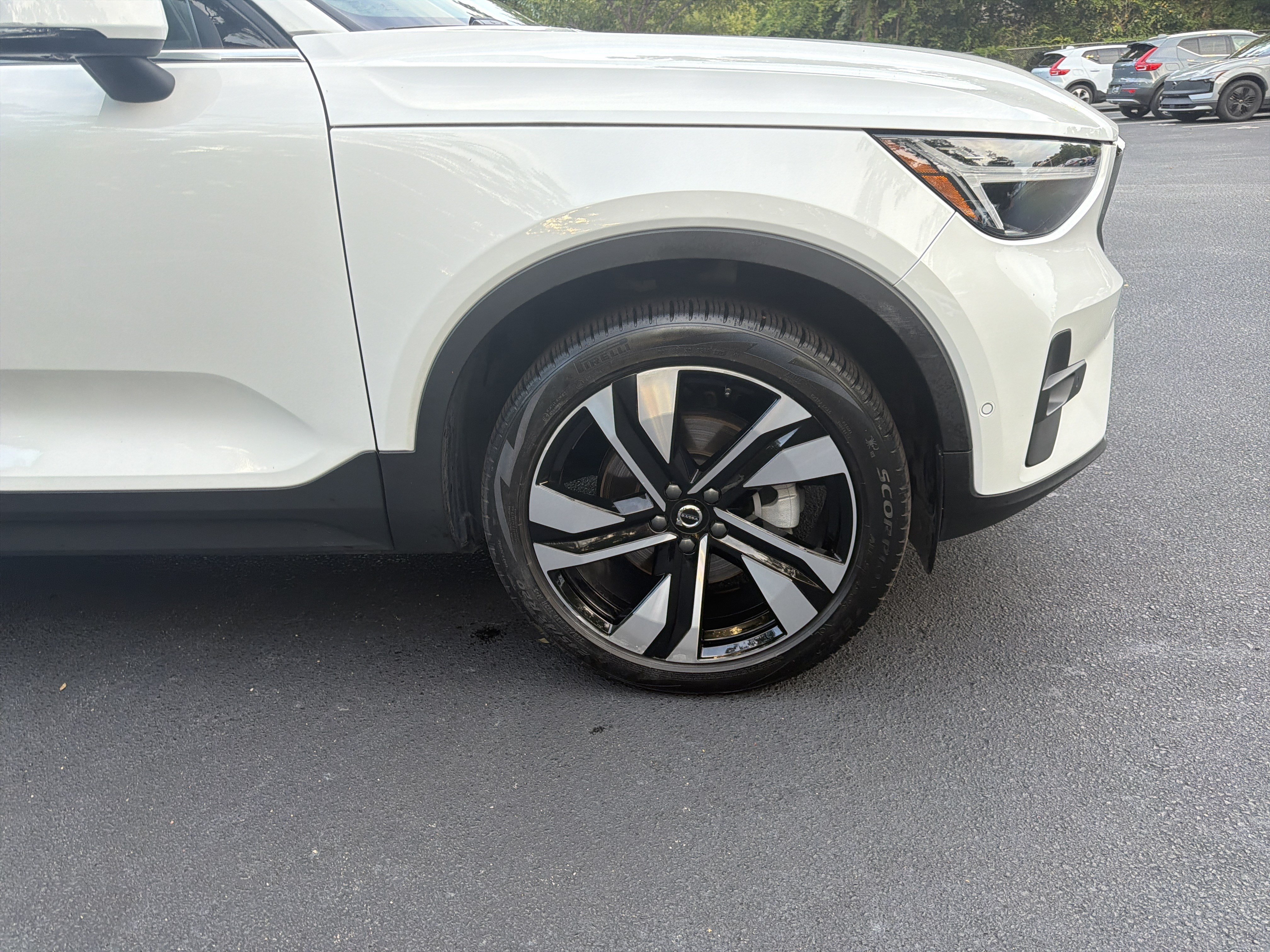 Certified 2024 Volvo XC40 B5 Plus AWD/4WD image 13