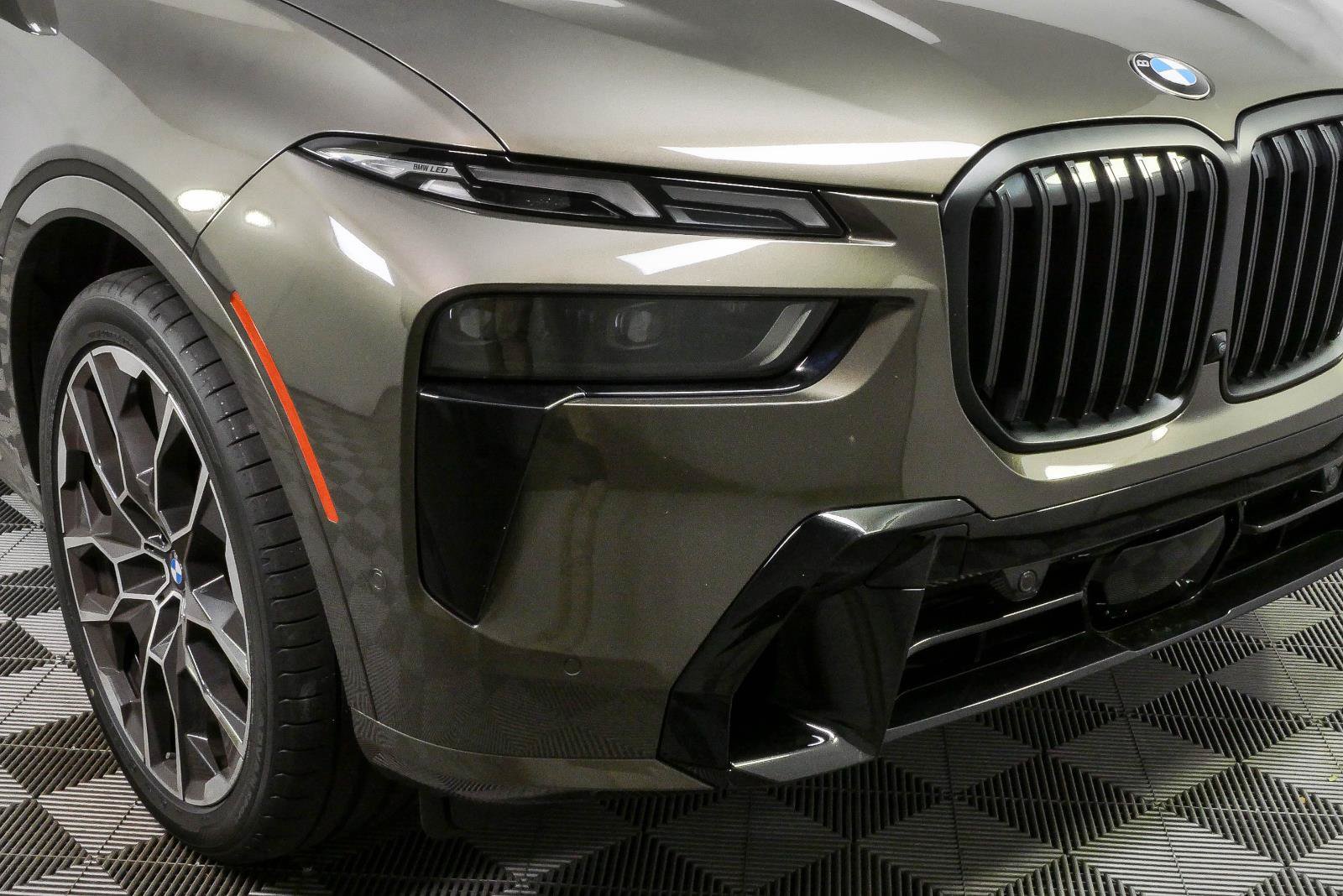 Used 2025 BMW X7 xDrive40i w/ M Sport Package AWD/4WD image 40