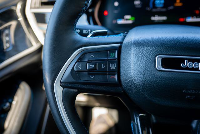 Used 2022 Jeep Grand Cherokee Trailhawk w/ Advanced Protech Group II image 36