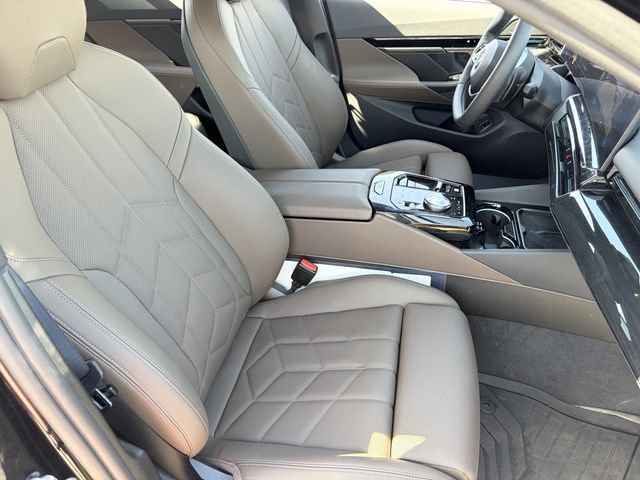 Used 2026 BMW 530i w/ Premium Package RWD image 11