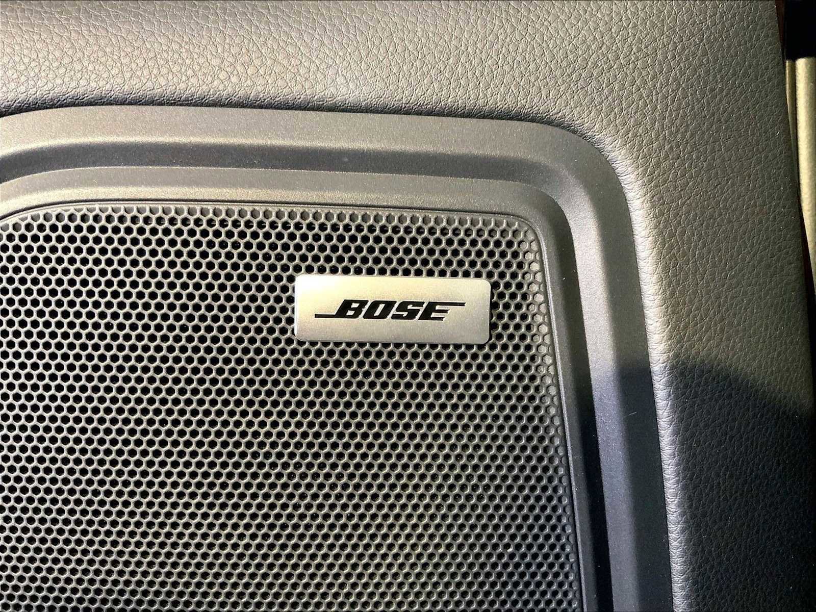 Certified 2023 Porsche Macan image 38