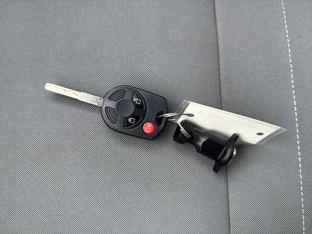 Used 2015 Ford Escape SE FWD image 32
