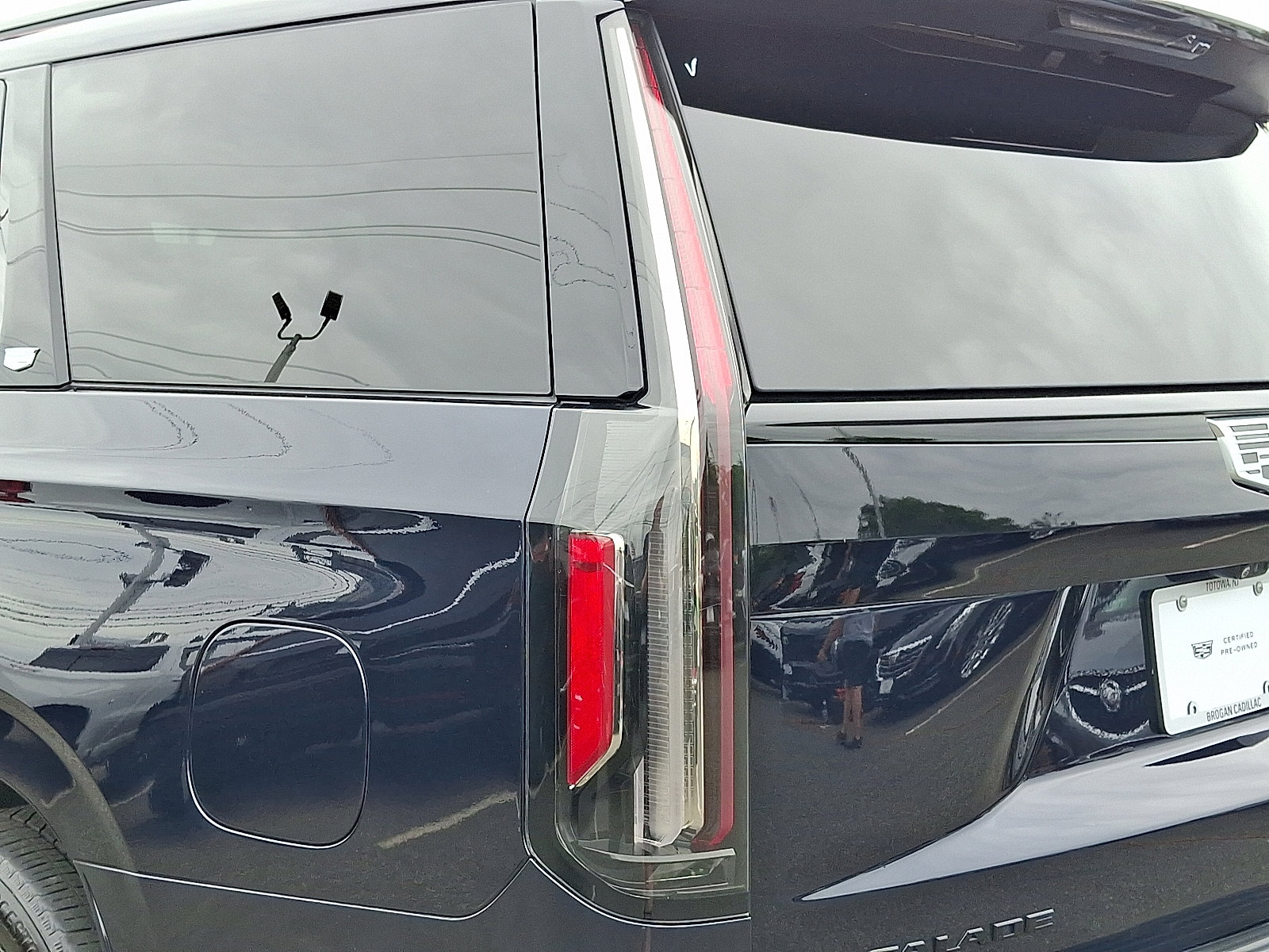 Certified 2022 Cadillac Escalade Sport Platinum w/ LPO, ONYX Package image 11