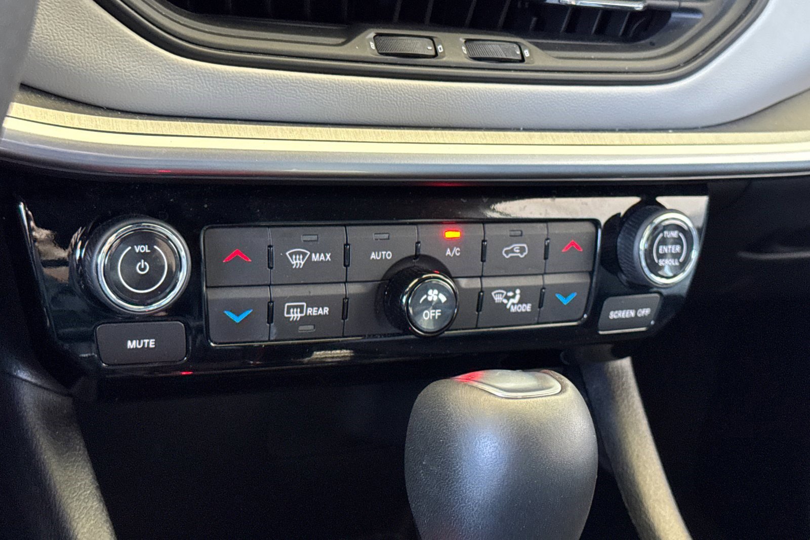 Used 2025 Jeep Compass Limited image 20