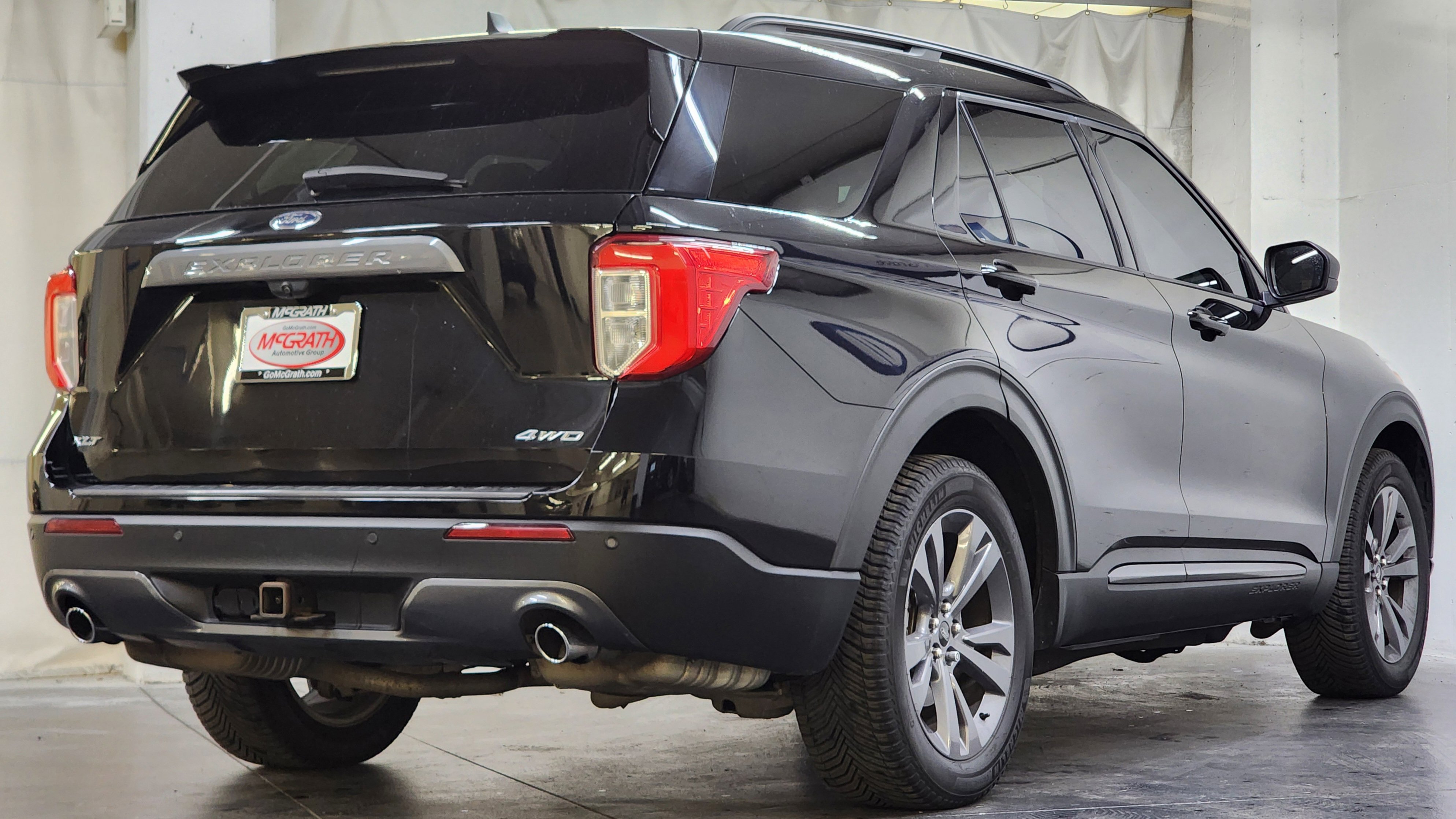 Used 2021 Ford Explorer XLT w/ XLT Sport Appearance Package AWD/4WD image 5