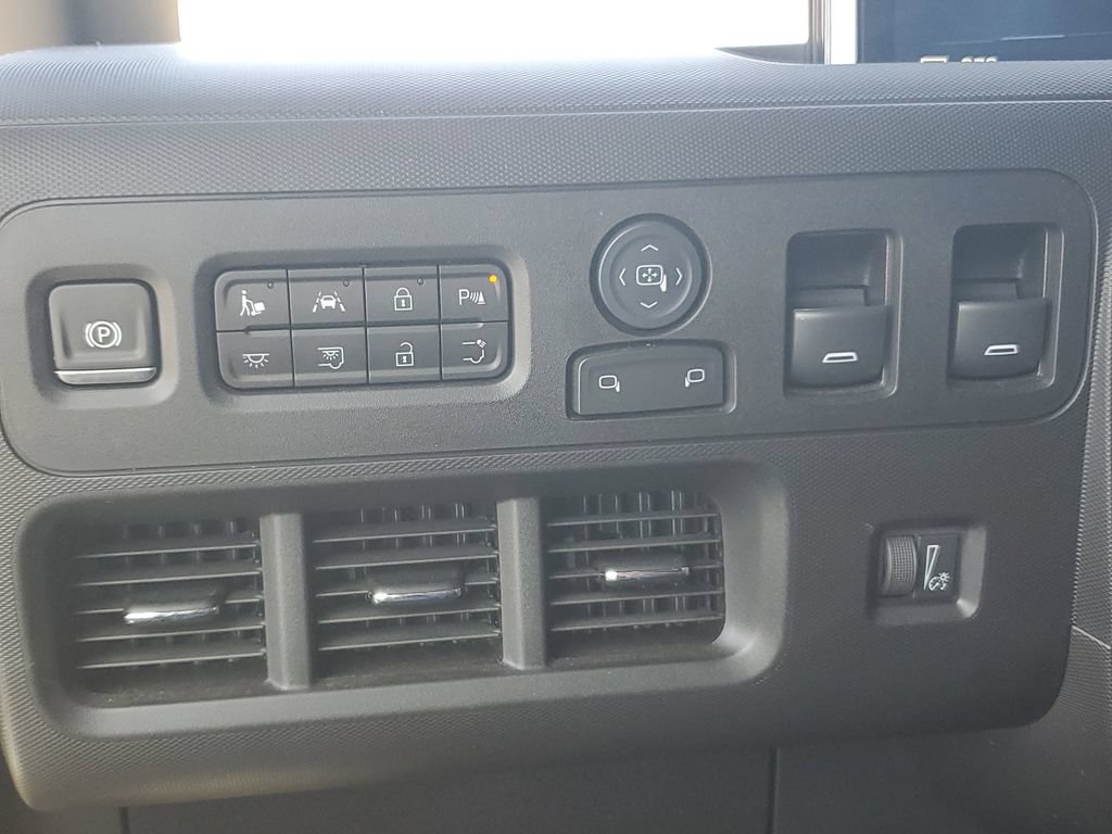 New 2025 Chevrolet Brightdrop 400 w/ Battery Pack, Max Range AWD/4WD image 24