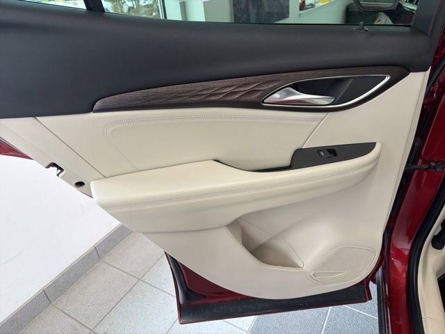 Used 2023 Buick Envision Avenir AWD/4WD image 17
