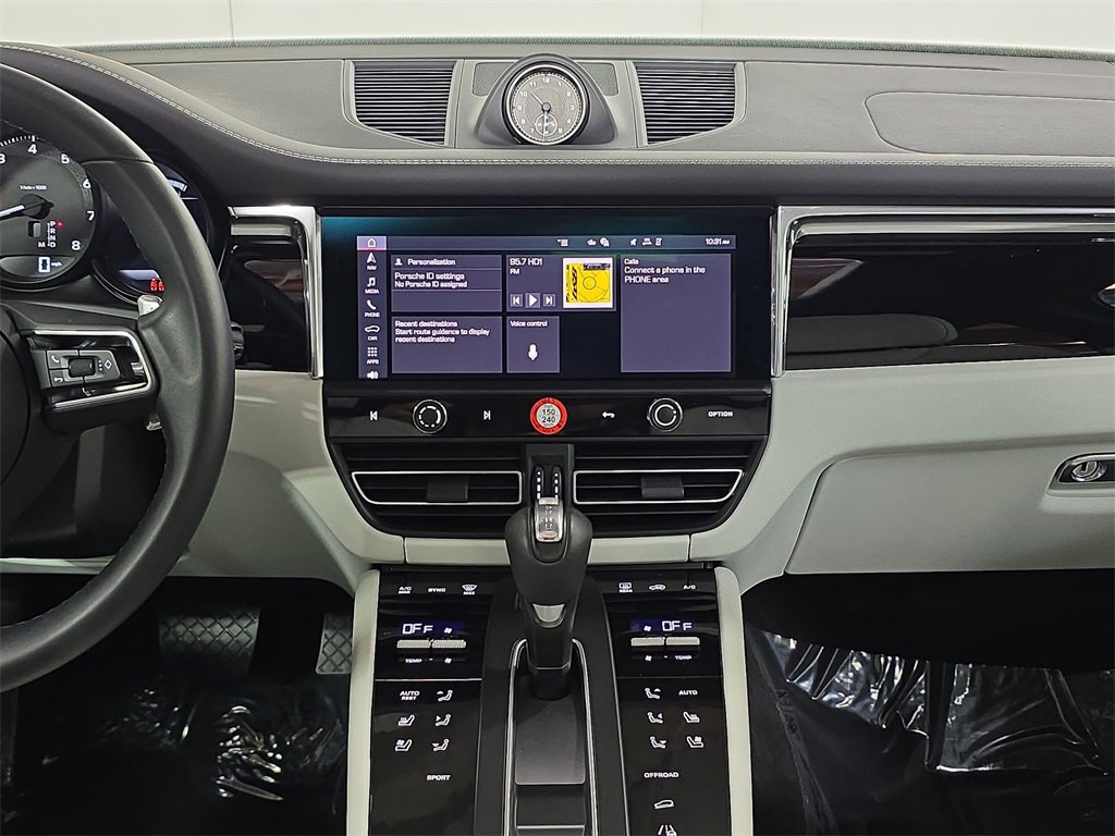 Used 2025 Porsche Macan image 16