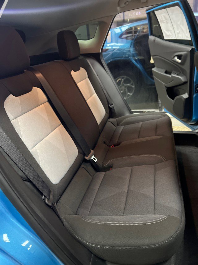 Used 2025 Chevrolet Trax LS w/ LS Convenience Package image 12