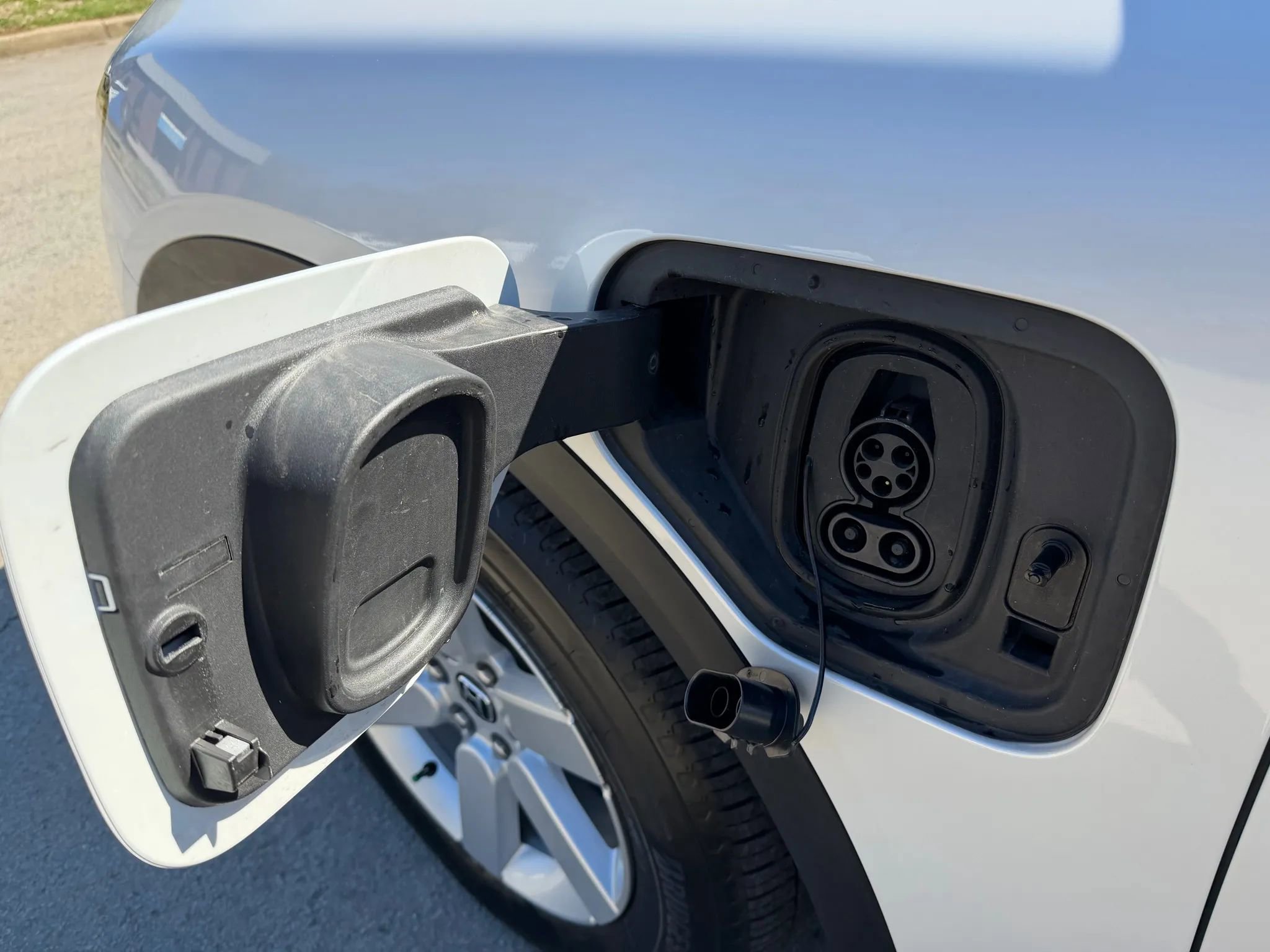 Used 2024 Honda Prologue EX image 3