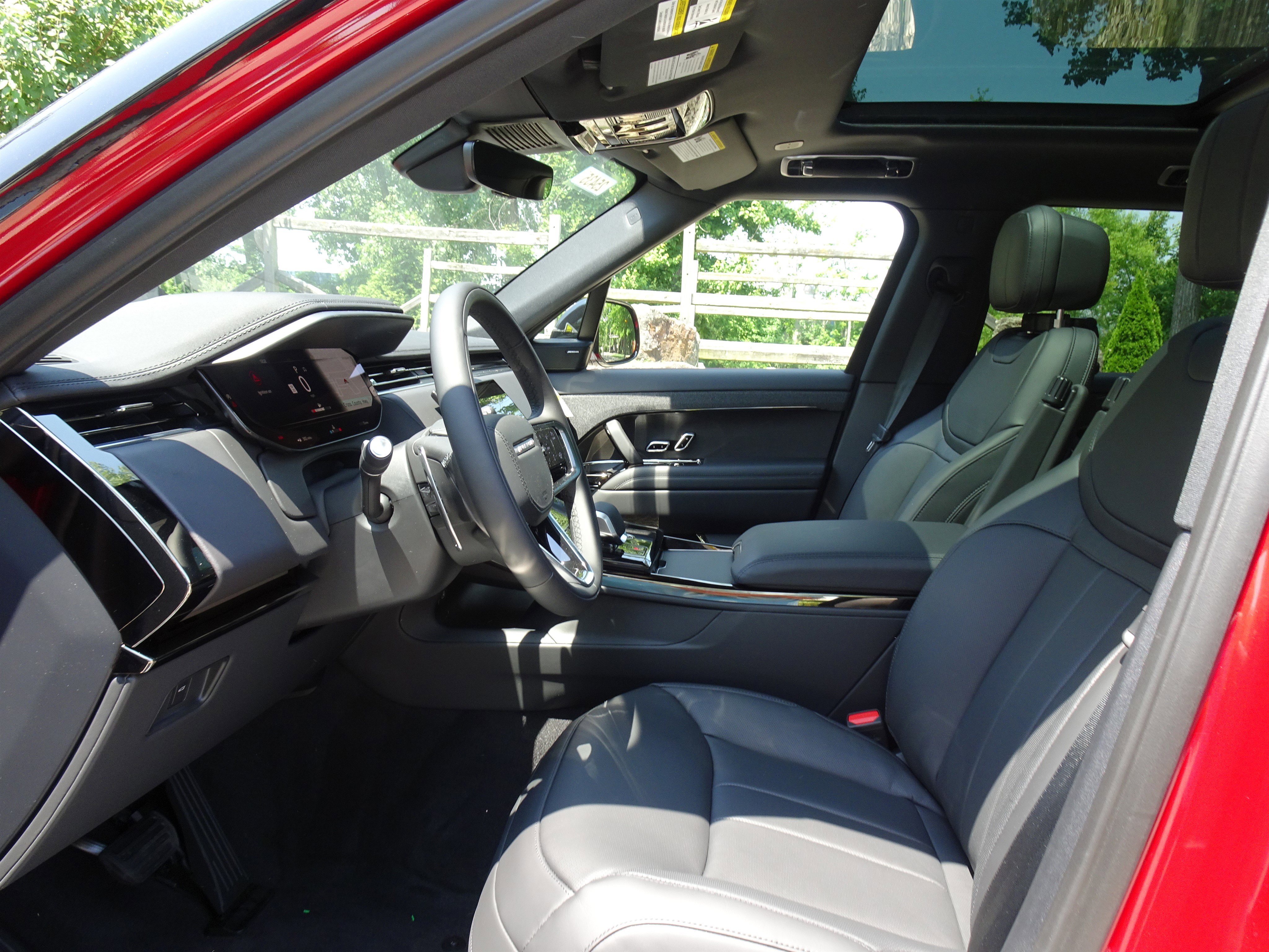New 2025 Land Rover Range Rover Sport SE AWD/4WD image 2