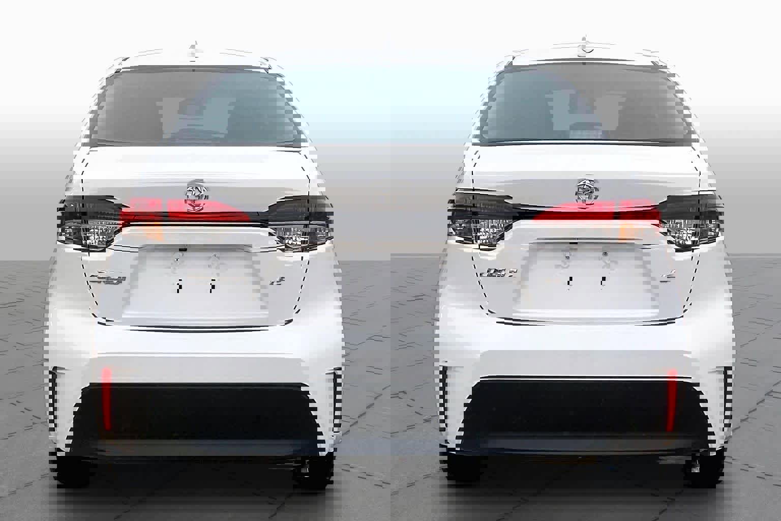 Used 2024 Toyota Corolla LE FWD image 5