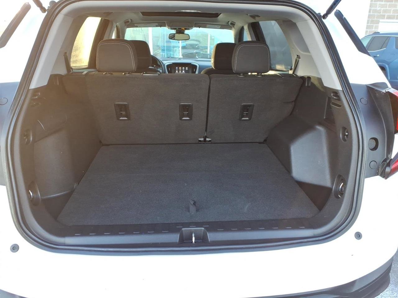 Used 2022 GMC Terrain SLE w/ Driver Convenience Package image 6