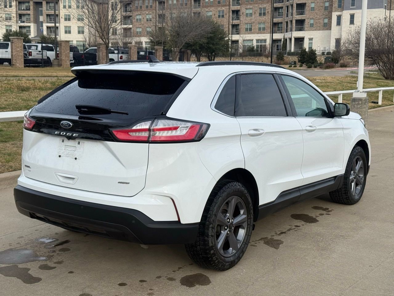 Used 2022 Ford Edge SEL w/ Sport Appearance Package image 4