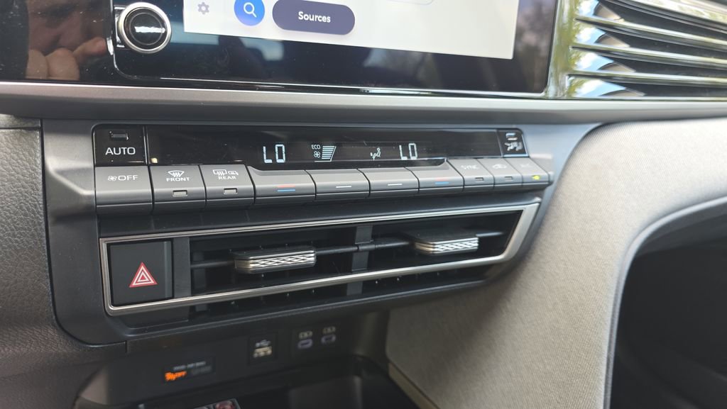 Used 2025 Toyota Camry LE w/ Convenience Package image 20