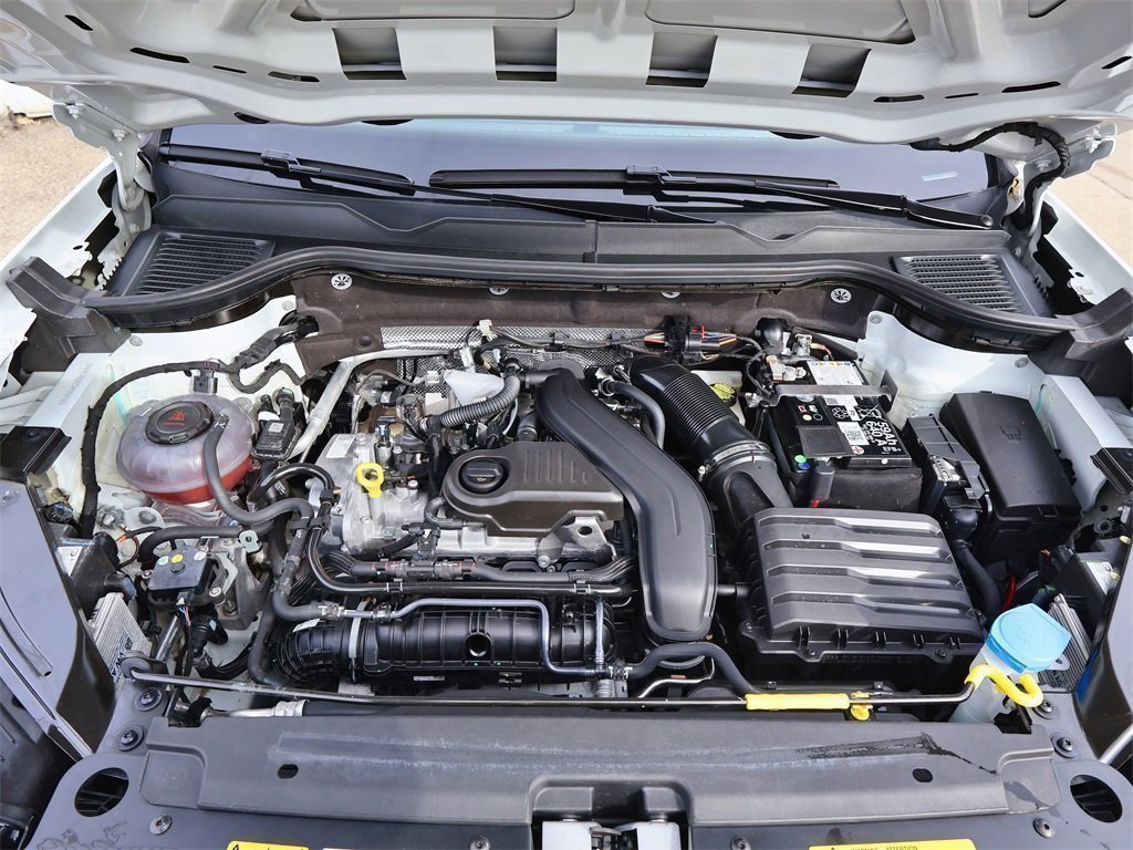 Certified 2025 Volkswagen Taos SE w/ Panoramic Sunroof Package image 31