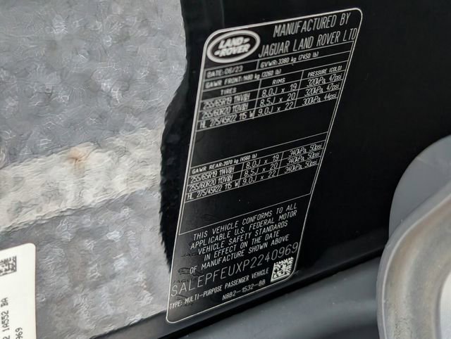 Used 2023 Land Rover Defender 130 SE image 16