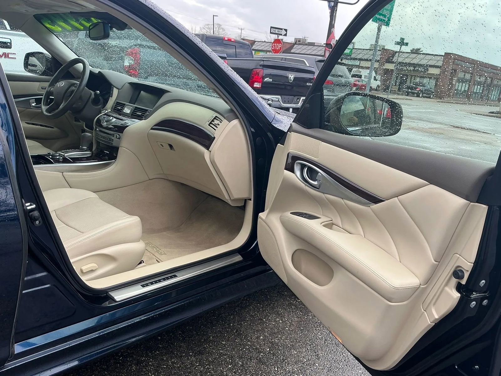 Used 2016 INFINITI Q70 3.7 w/ Technology Package AWD/4WD image 10