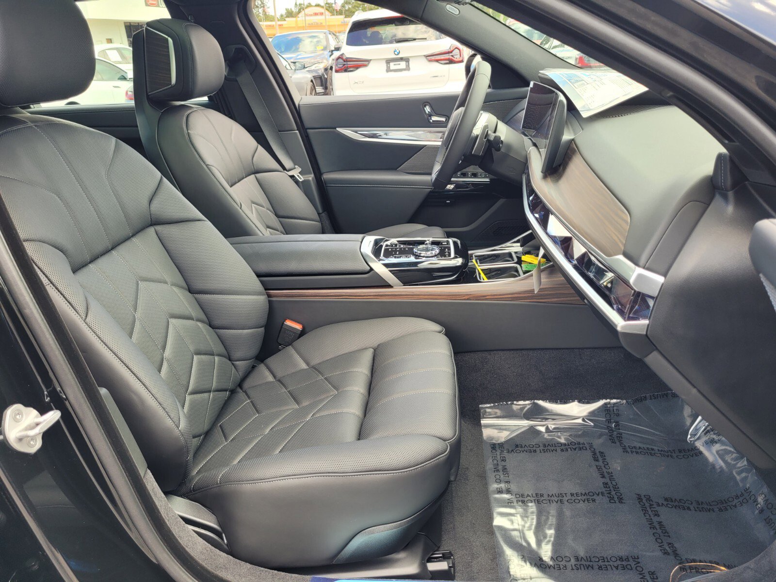 New 2026 BMW 750e xDrive w/ Executive Package image 17