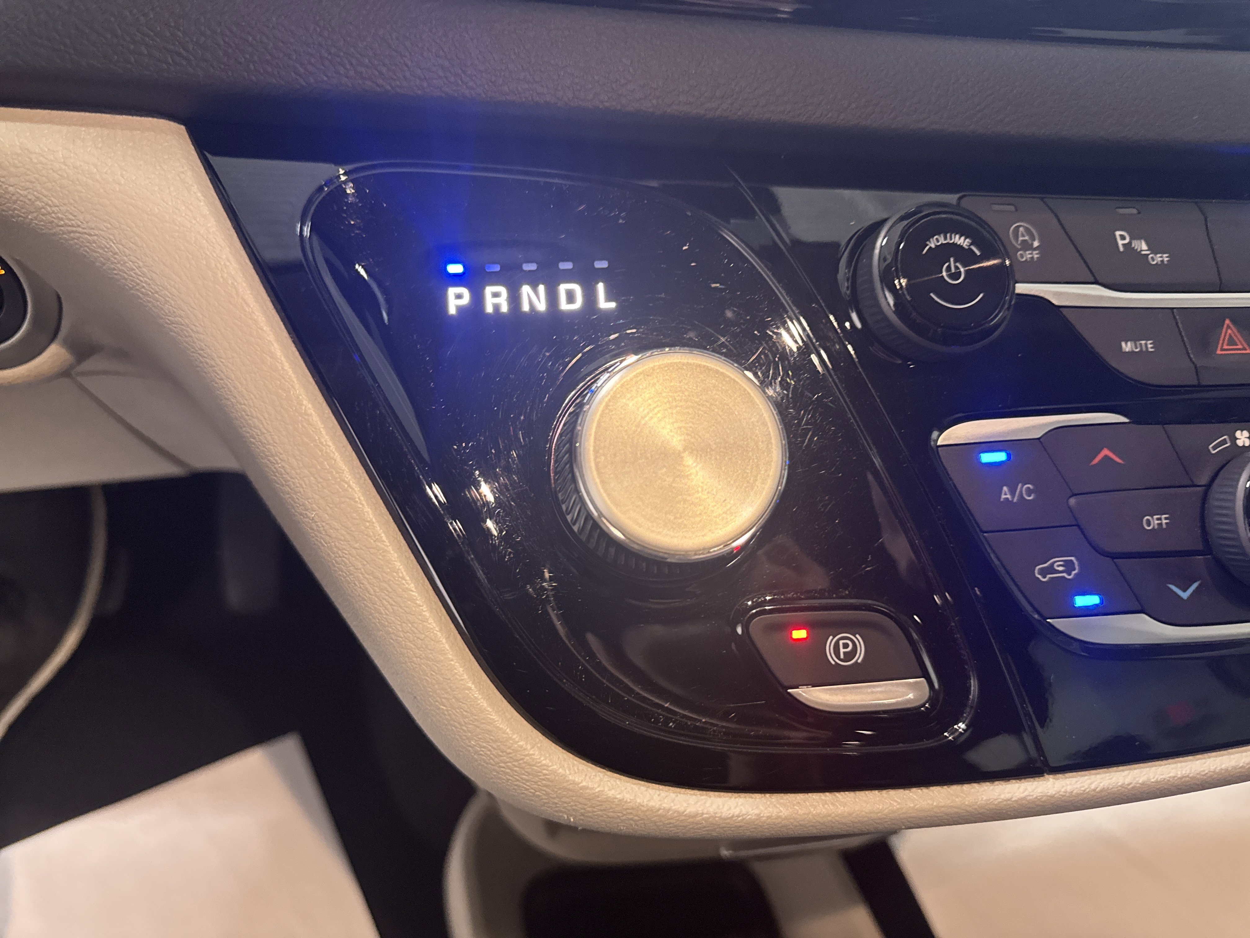 Used 2024 Chrysler Pacifica Touring-L image 22