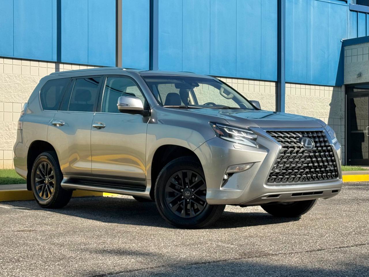 Used 2021 Lexus GX 460 Premium w/ Premium Package AWD/4WD image 3