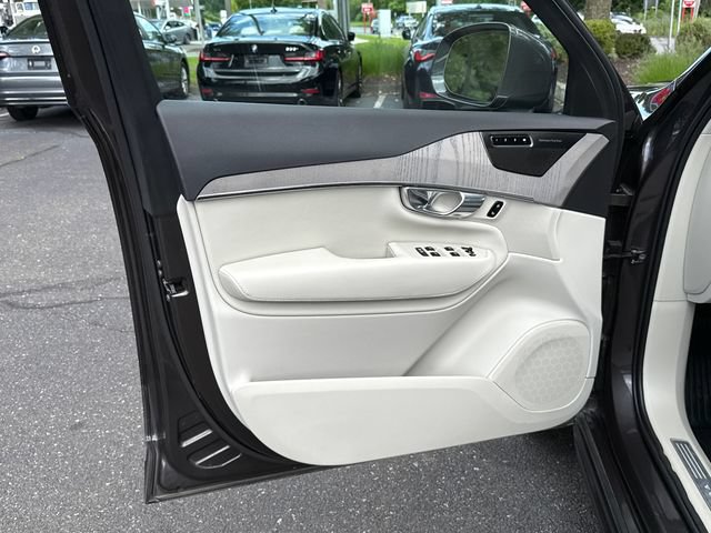 Certified 2025 Volvo XC90 T8 Plus w/ Protection Package AWD/4WD image 9