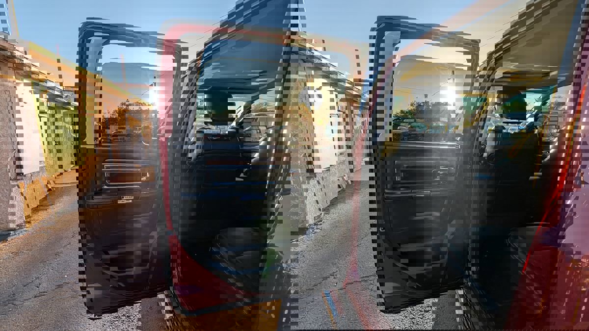 Used 2014 RAM 1500 Laramie w/ Convenience Group image 24