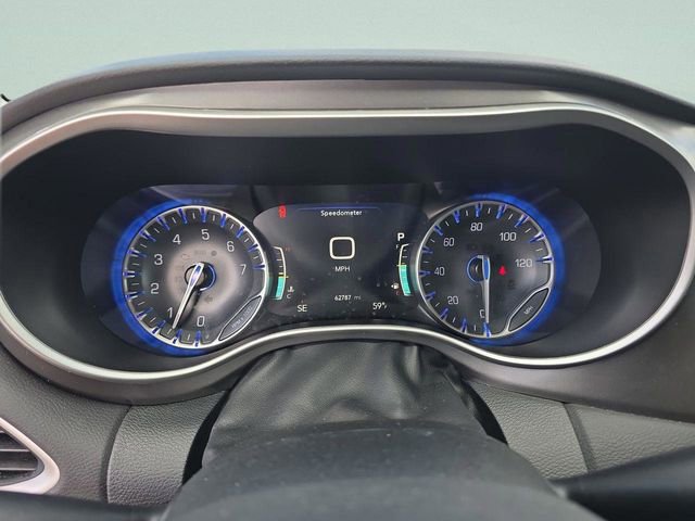 Certified 2024 Chrysler Pacifica Touring-L image 34