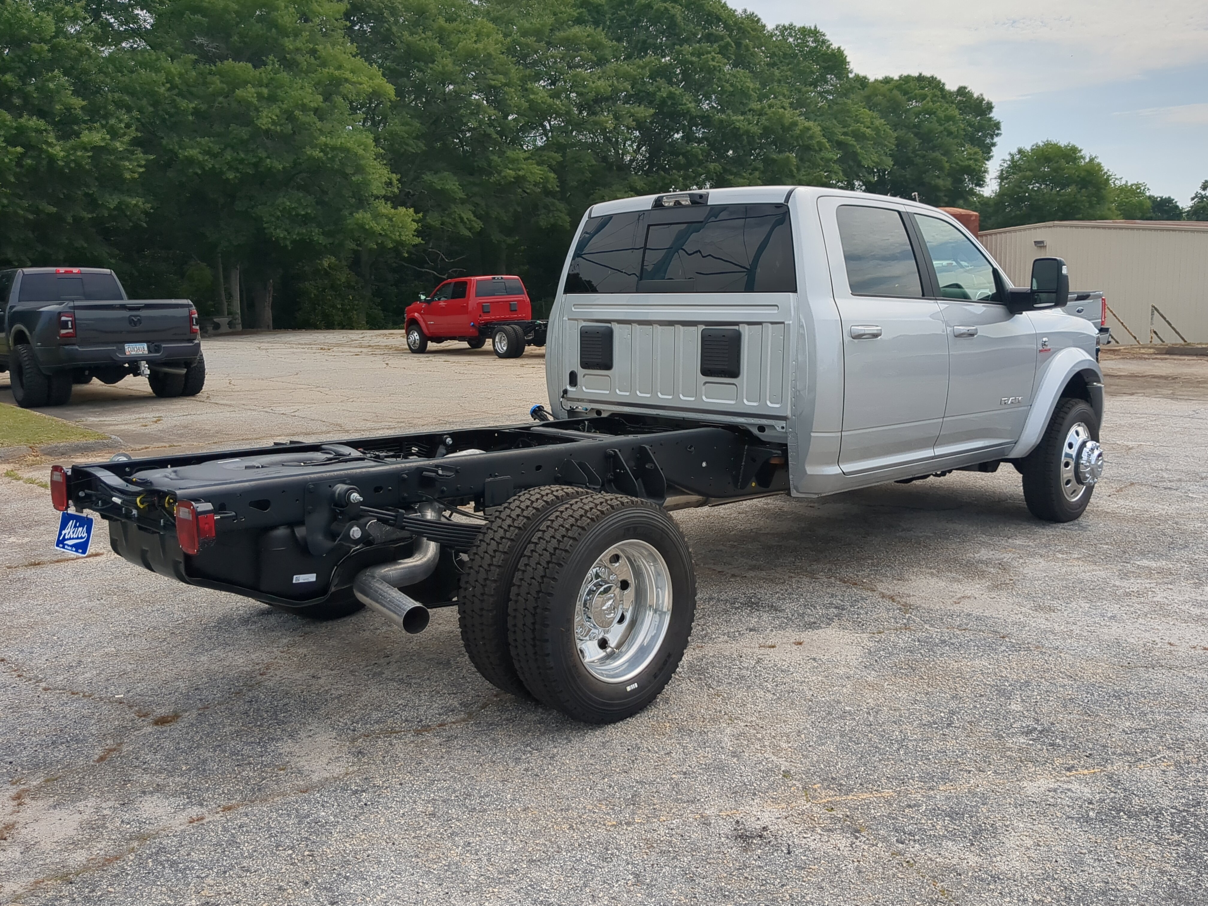 New 2026 RAM 4500 4x4 Crew Cab DRW image 3