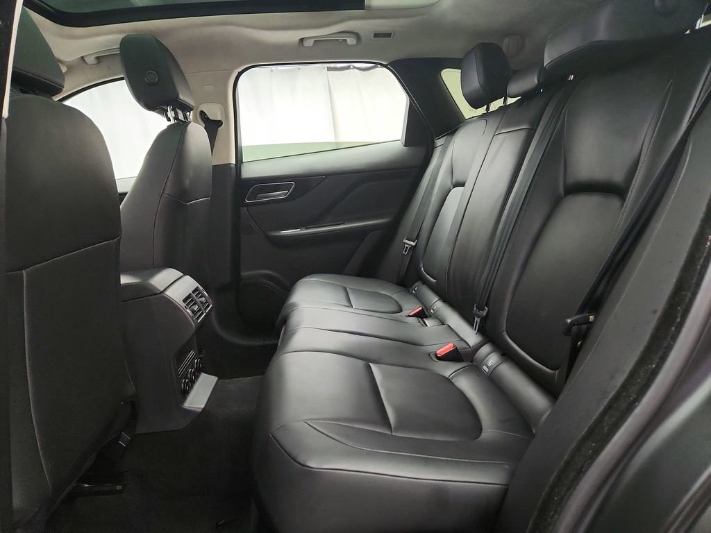 Used 2020 Jaguar F-PACE Premium image 26