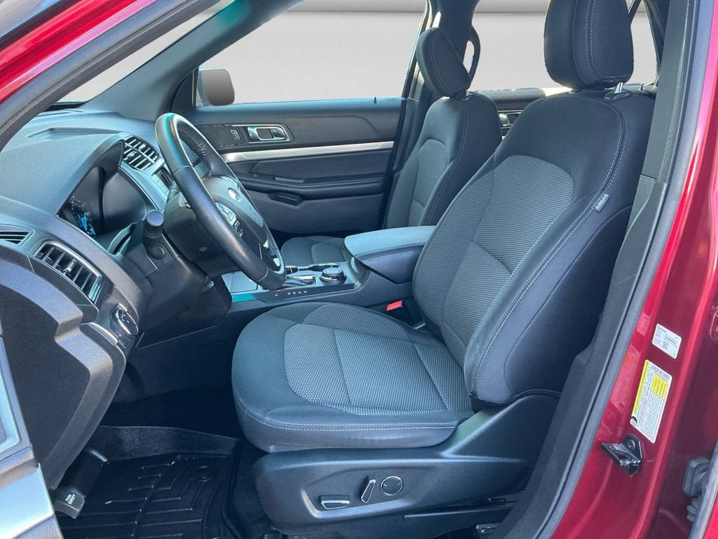 Used 2018 Ford Explorer XLT AWD/4WD image 10