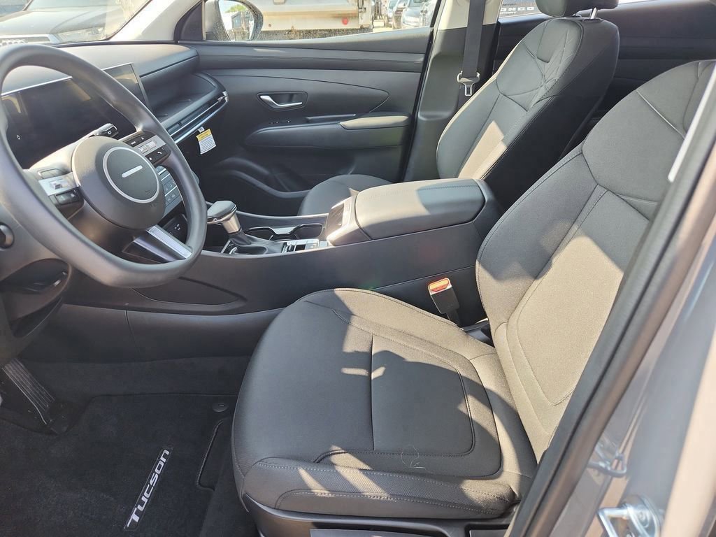 Used 2025 Hyundai Tucson SE image 9