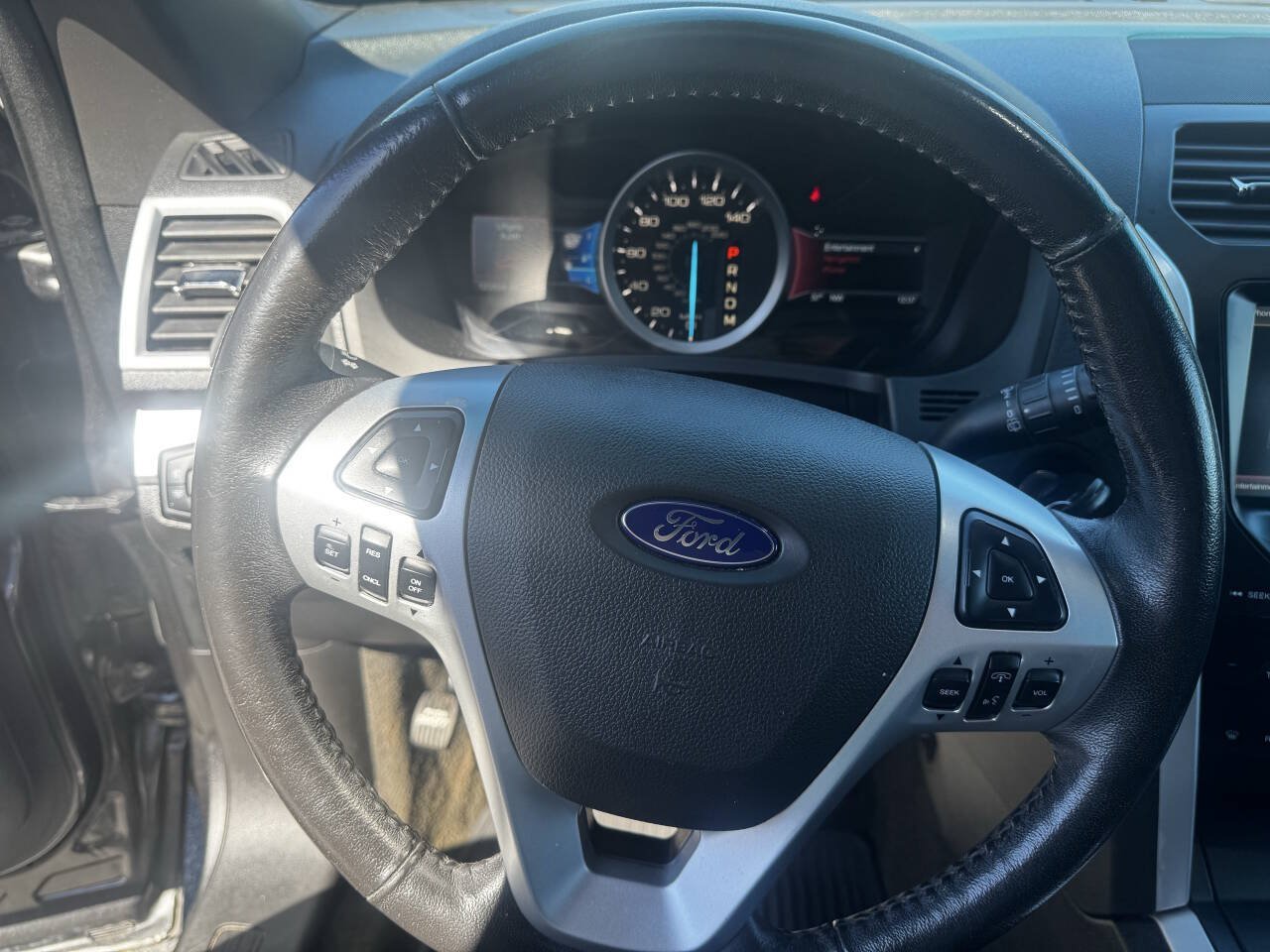 Used 2015 Ford Explorer XLT w/ Equipment Group 202A AWD/4WD image 18