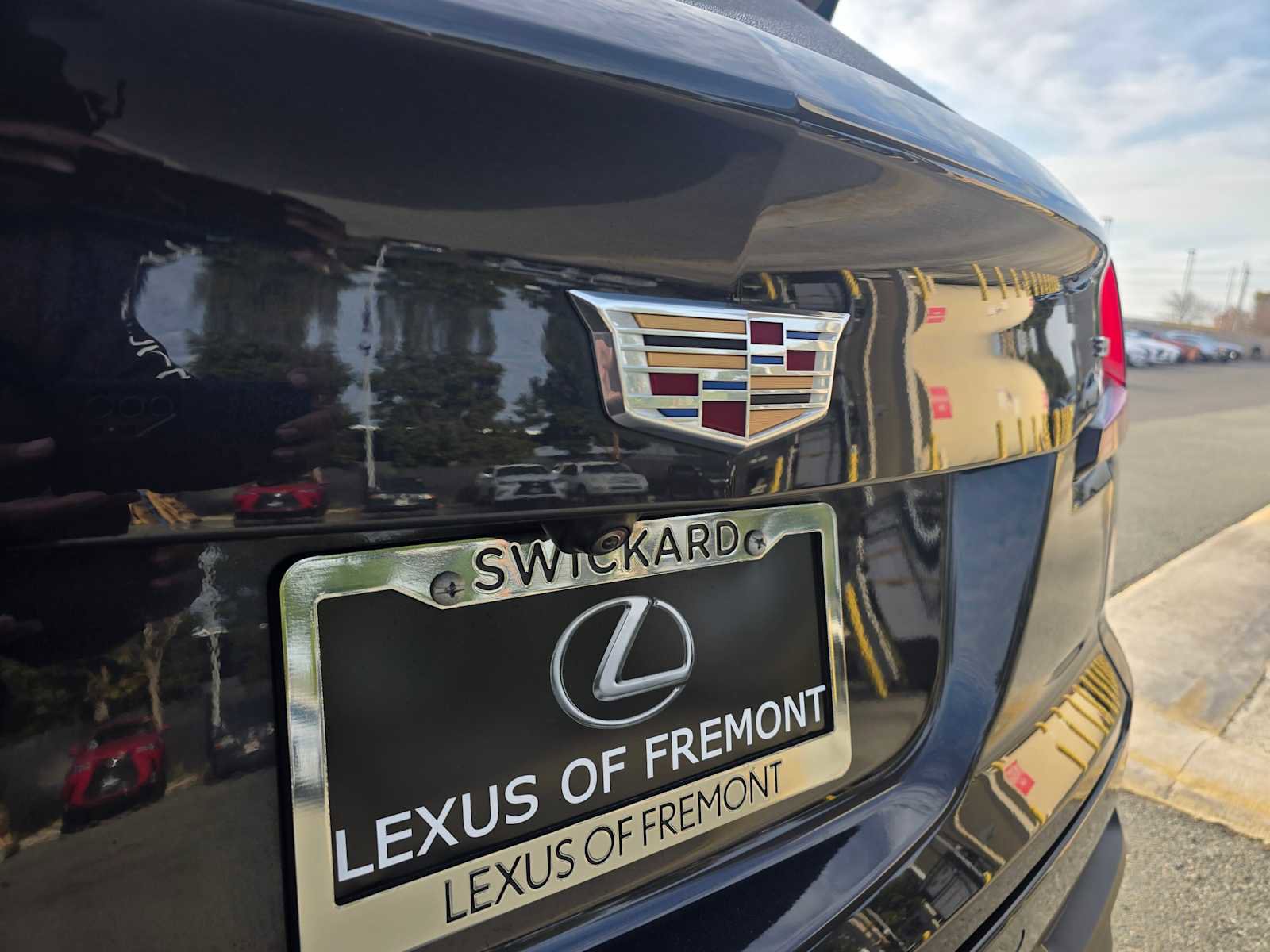 Used 2022 Cadillac XT4 Luxury w/ Cold Weather Package image 16