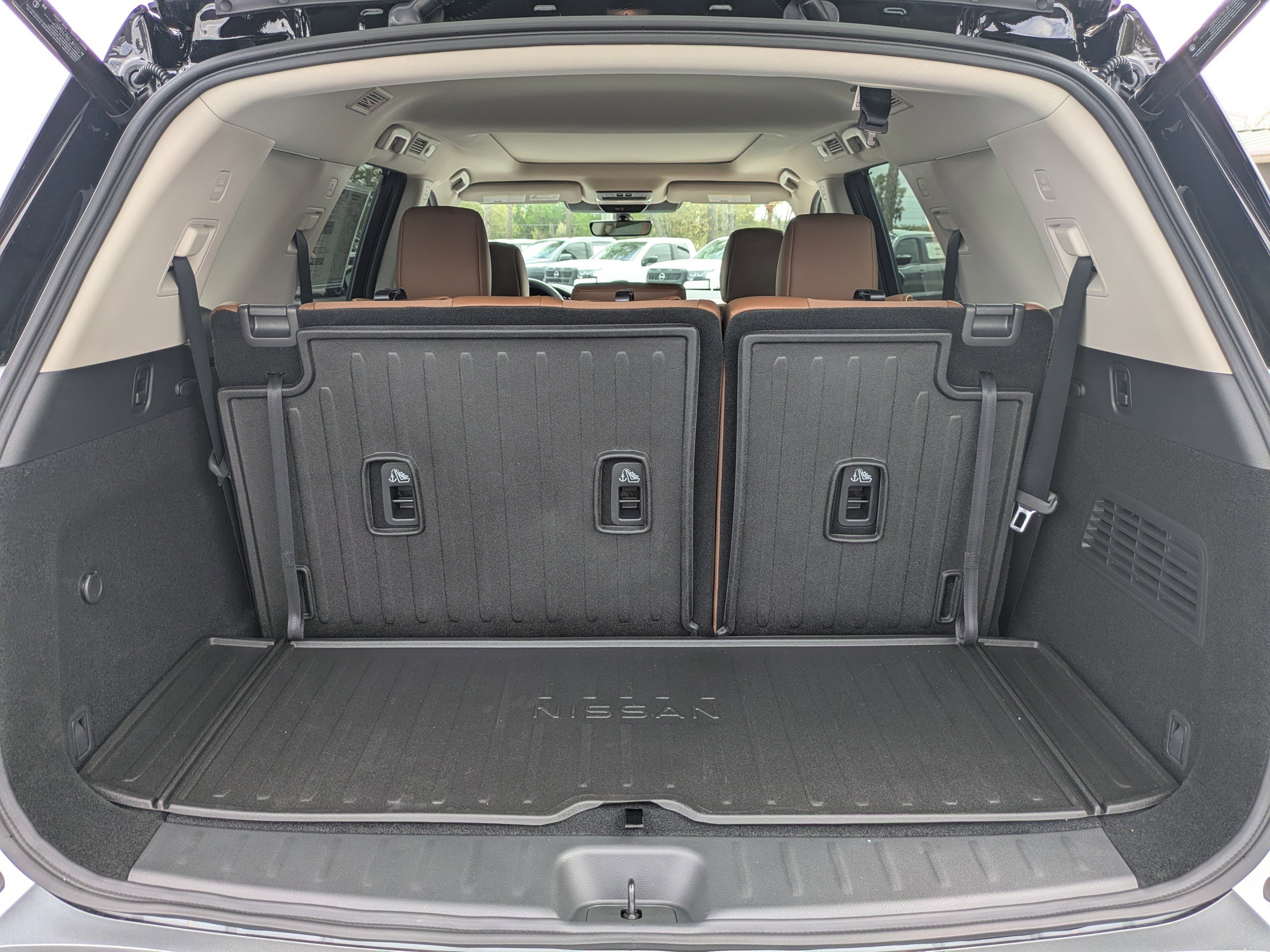 New 2026 Nissan Pathfinder Platinum FWD image 13