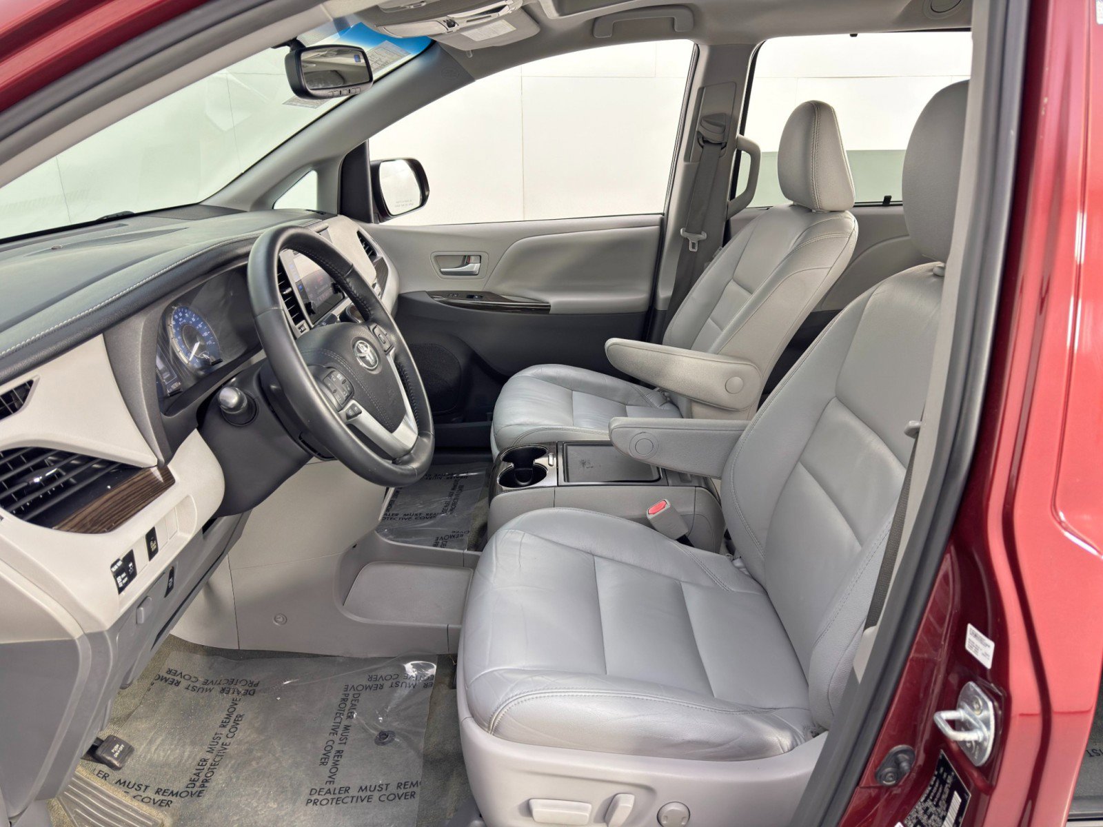 Used 2016 Toyota Sienna XLE FWD image 16