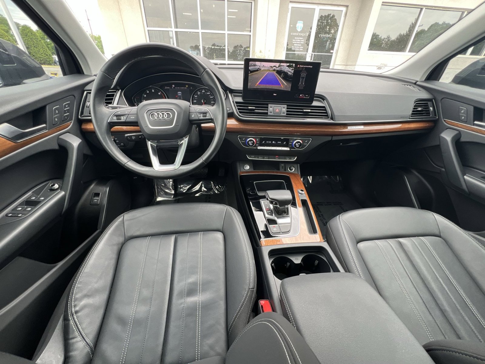 Used 2023 Audi Q5 2.0T Premium w/ Convenience Package AWD/4WD image 2