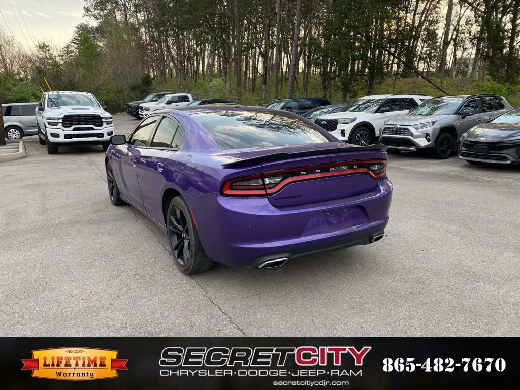 Used 2018 Dodge Charger SXT w/ Blacktop Package image 7
