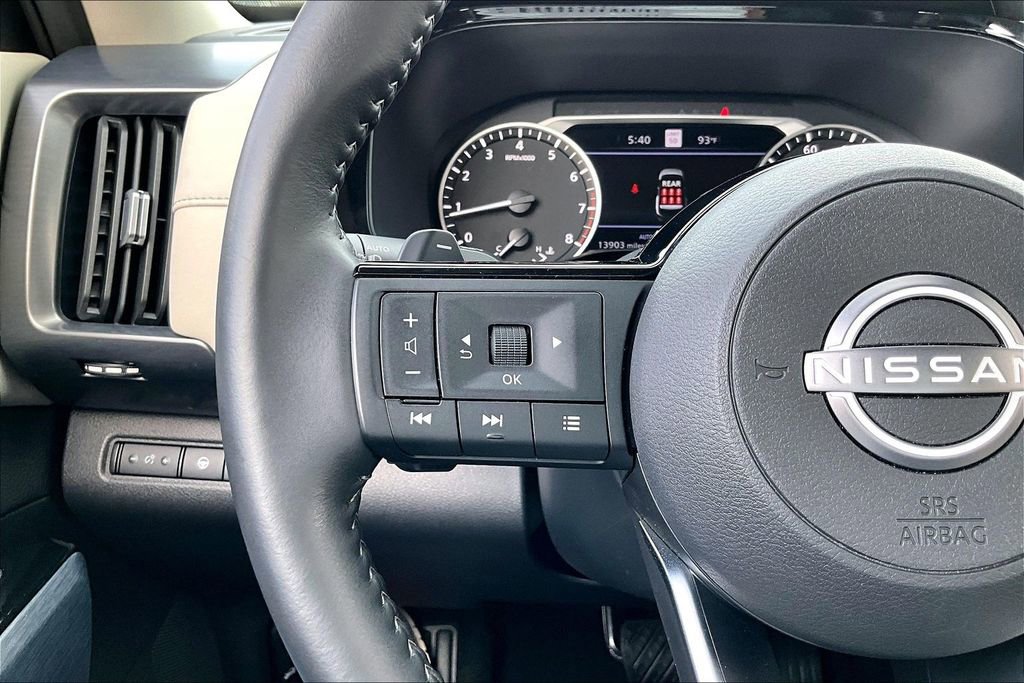 Used 2025 Nissan Pathfinder SL image 24