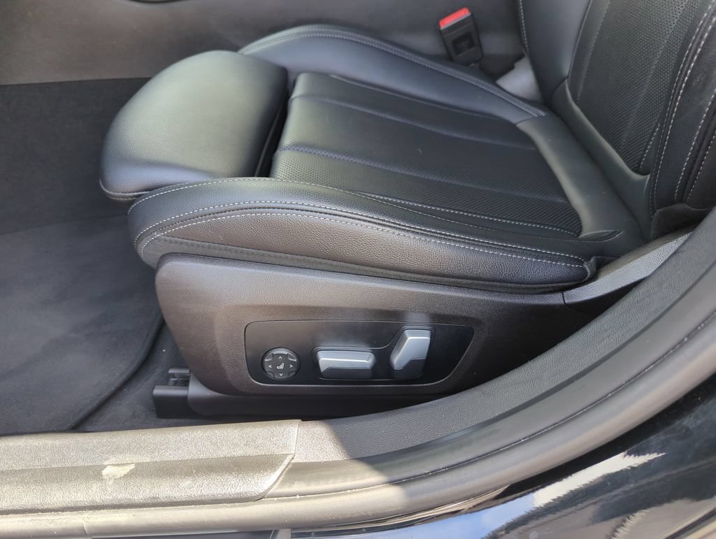 Used 2023 BMW 330e RWD image 13