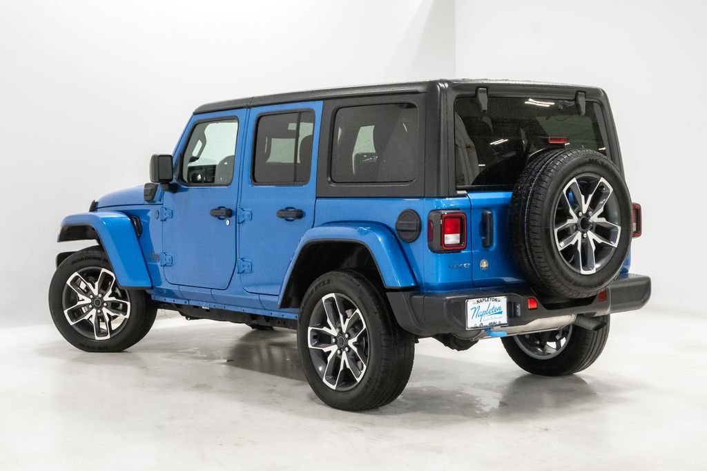 Used 2024 Jeep Wrangler Unlimited w/ Convenience Group AWD/4WD image 27