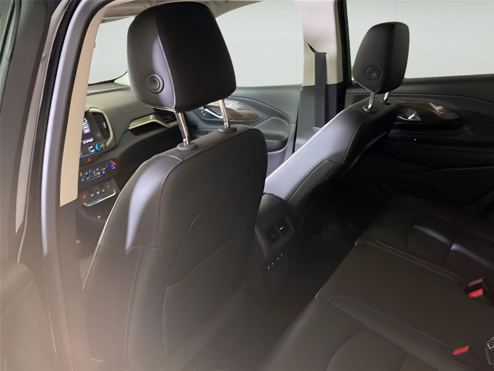 Certified 2020 GMC Terrain Denali w/ Denali Premium Package AWD/4WD image 32