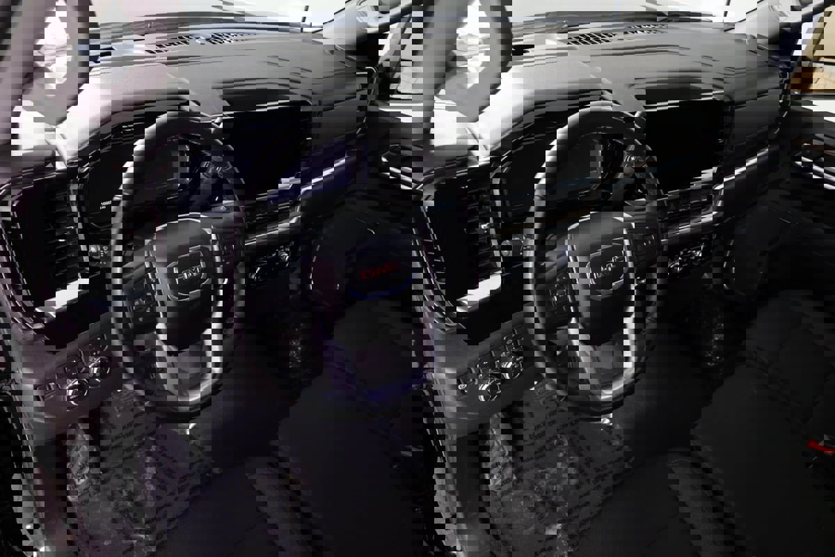 Used 2024 GMC Sierra 3500 SLE w/ SLE Value Package image 22