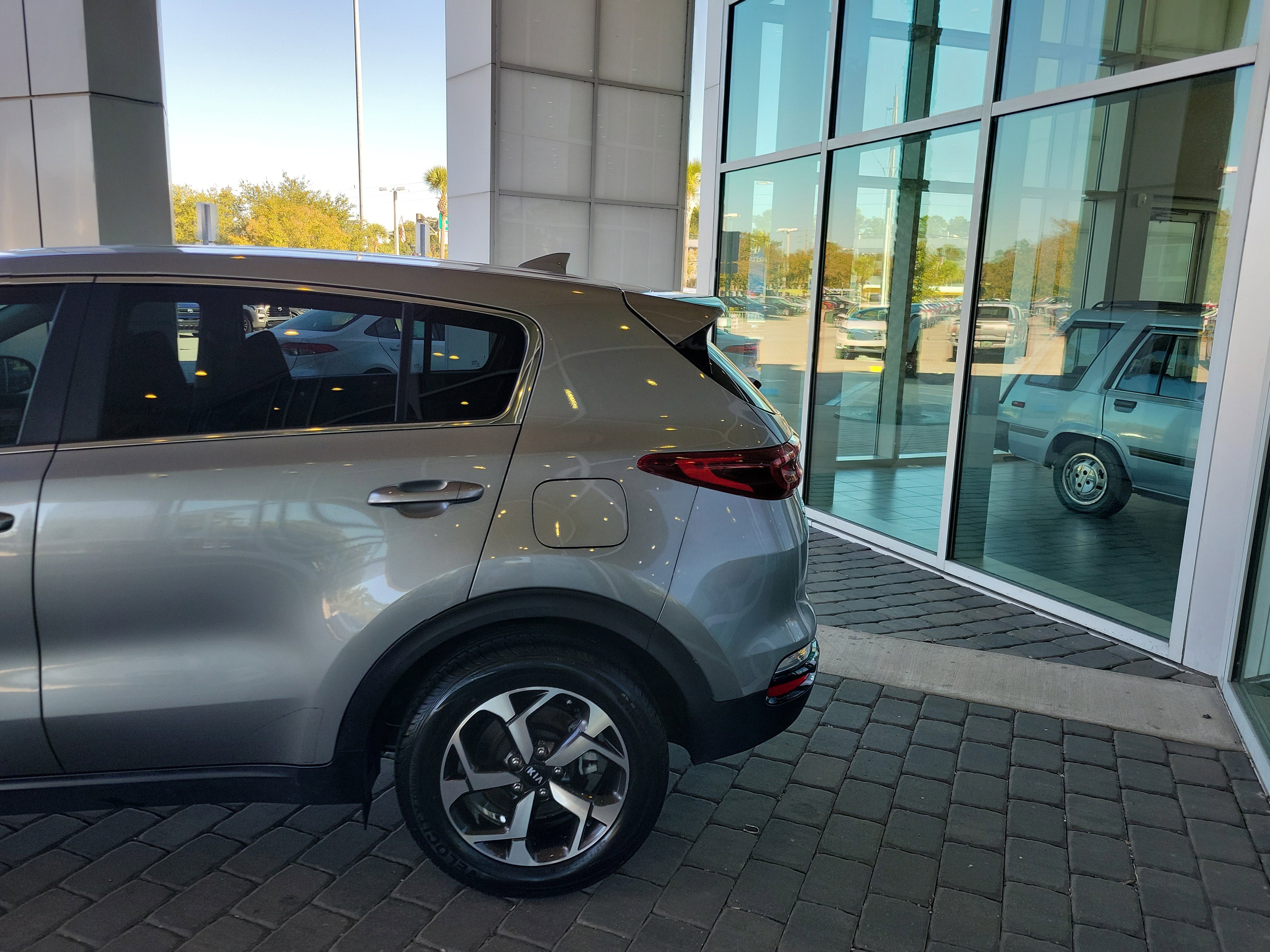 Used 2021 Kia Sportage LX image 4