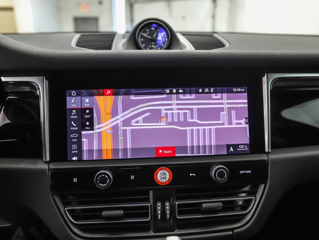Used 2023 Porsche Macan image 16
