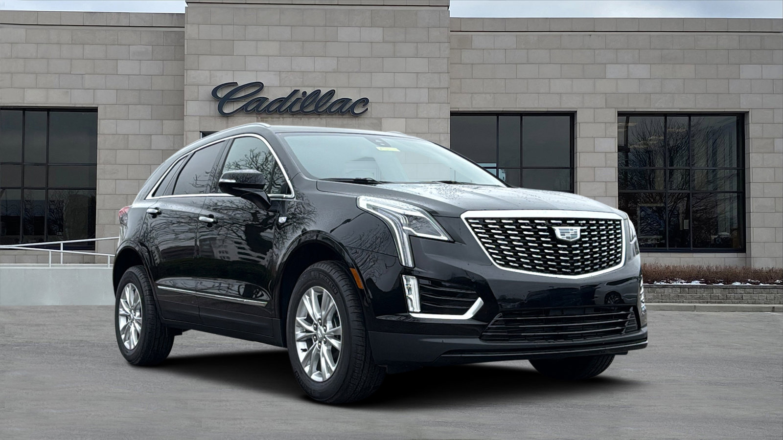 New 2025 Cadillac XT5 Luxury image 1